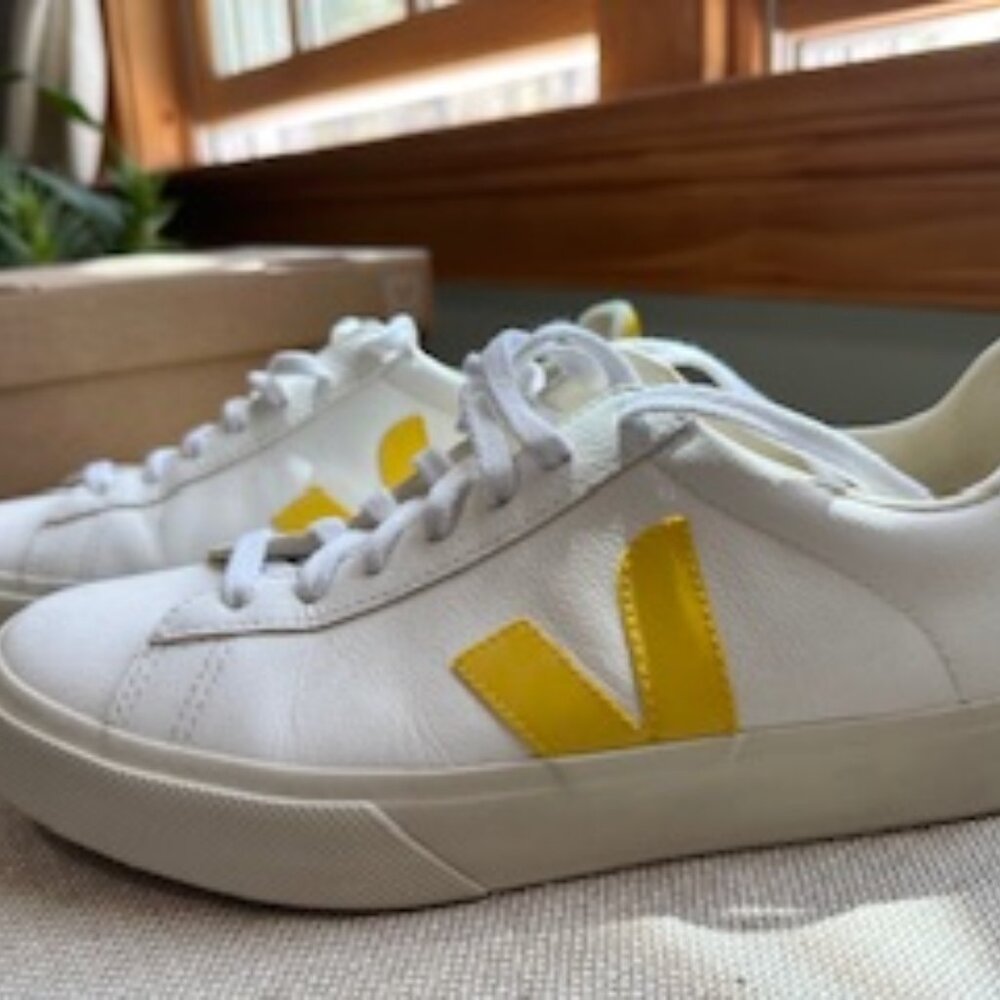 Veja Campo Chromefree Leather Extra White/Tonic (white and yellow)